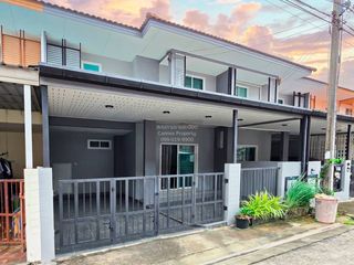 À vendre 4 chambres maison de ville à Thalang, Phuket