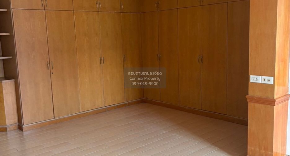 For sale 4 bedrooms townhouse in Nong Khaem, Bangkok