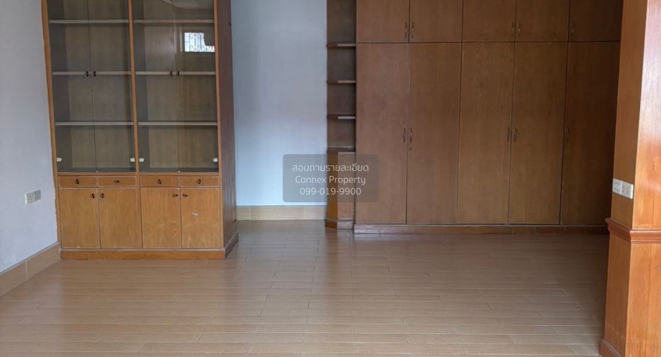 For sale 4 bedrooms townhouse in Nong Khaem, Bangkok