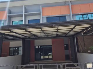 For sale 3 bedrooms townhouse in Phasi Charoen, Bangkok