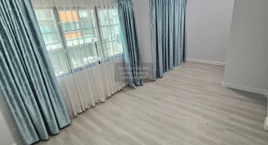 Casa adosada en venta de 3 habitaciones en Phasi Charoen, Bangkok