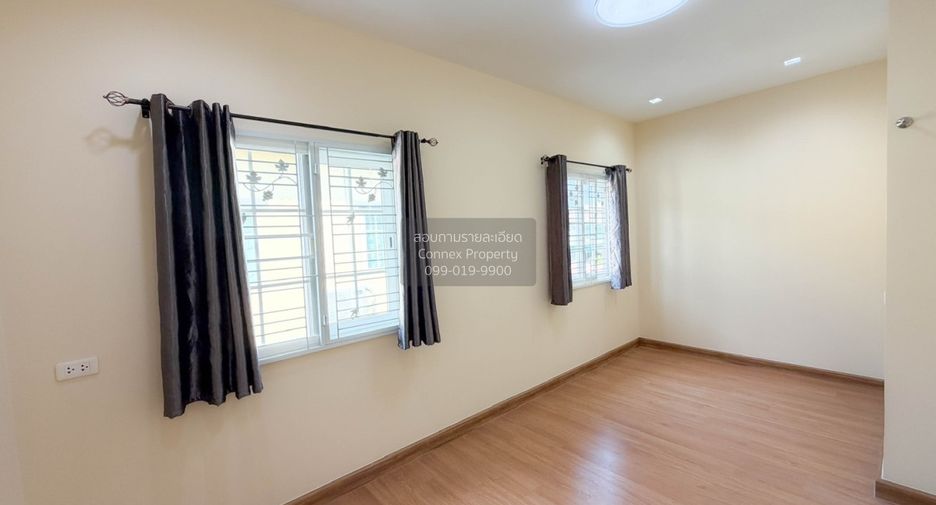 For sale 3 bedrooms townhouse in Thung Khru, Bangkok
