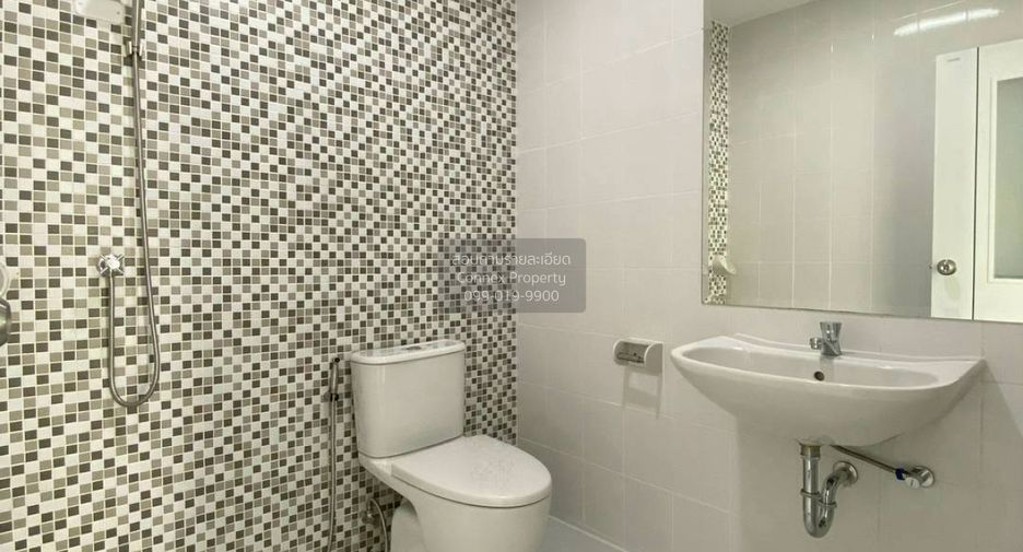 For sale 4 bedrooms townhouse in Mueang Nonthaburi, Nonthaburi