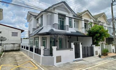 For sale 4 bedrooms townhouse in Mueang Nonthaburi, Nonthaburi