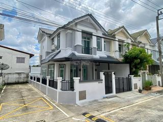 For sale 4 bedrooms townhouse in Mueang Nonthaburi, Nonthaburi