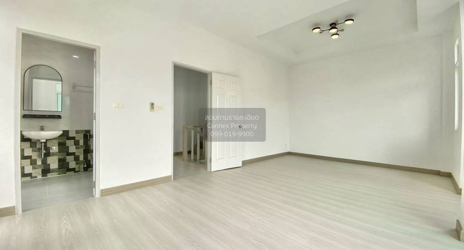 For sale 4 bedrooms townhouse in Mueang Nonthaburi, Nonthaburi