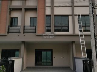 For sale 3 bedrooms townhouse in Mueang Nonthaburi, Nonthaburi
