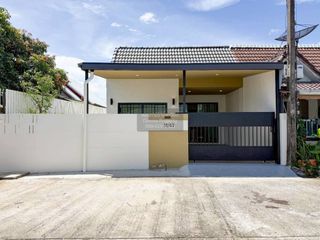 Casa adosada en venta de 3 habitaciones en Bang Lamung, Chonburi