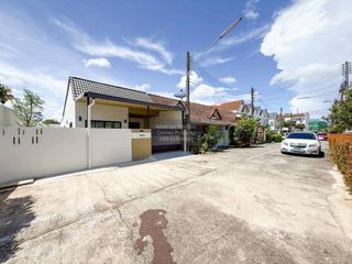 Casa adosada en venta de 3 habitaciones en Bang Lamung, Chonburi