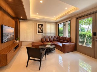 For sale 5 bedrooms house in Don Mueang, Bangkok