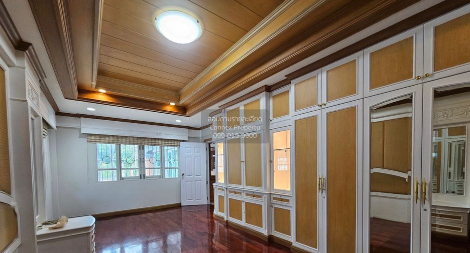 For sale 5 bedrooms house in Thawi Watthana, Bangkok