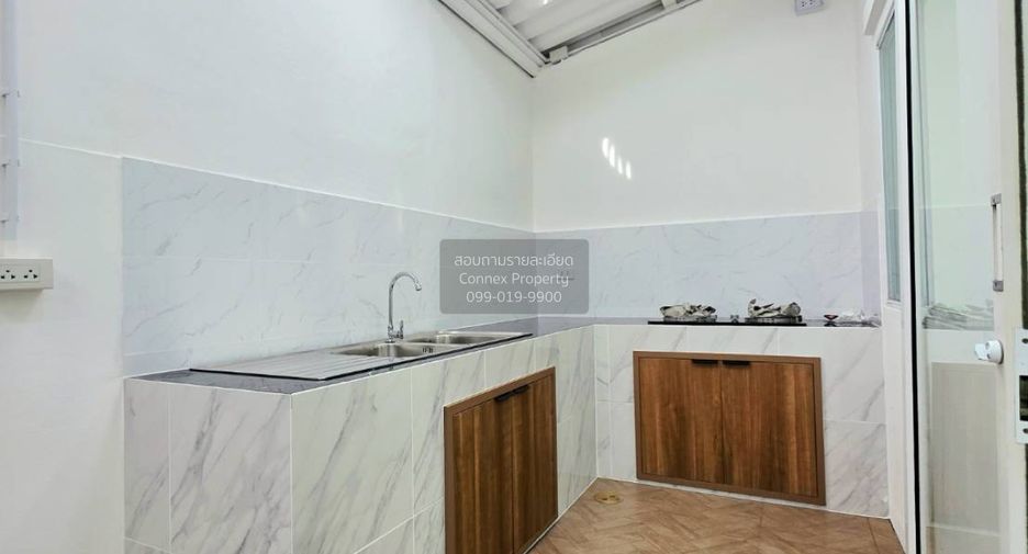 For sale 3 bedrooms townhouse in Bang Khun Thian, Bangkok