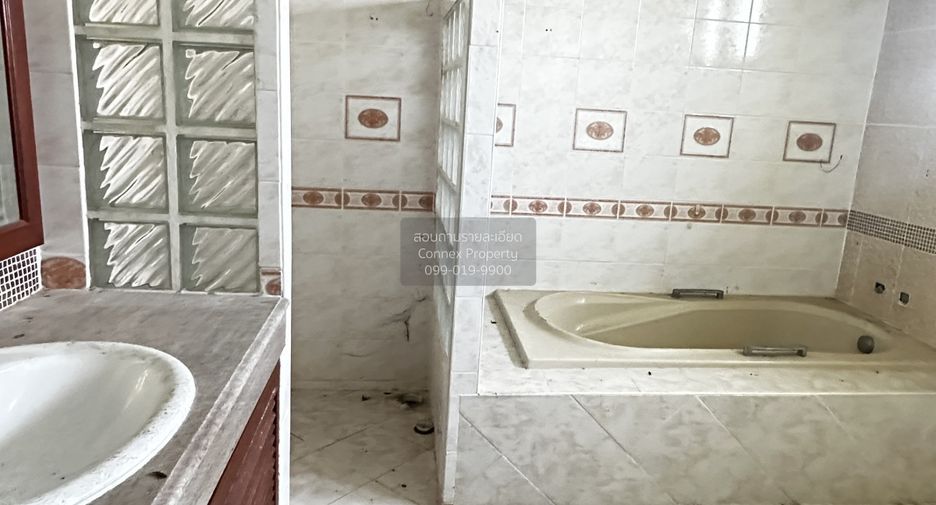 For sale 5 bedrooms house in Bang Bua Thong, Nonthaburi
