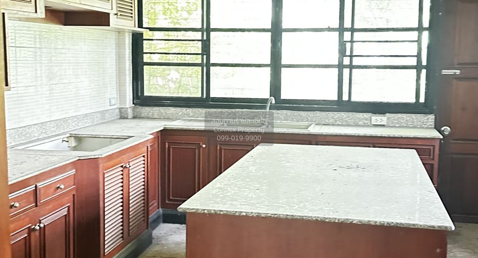 For sale 5 bedrooms house in Bang Bua Thong, Nonthaburi