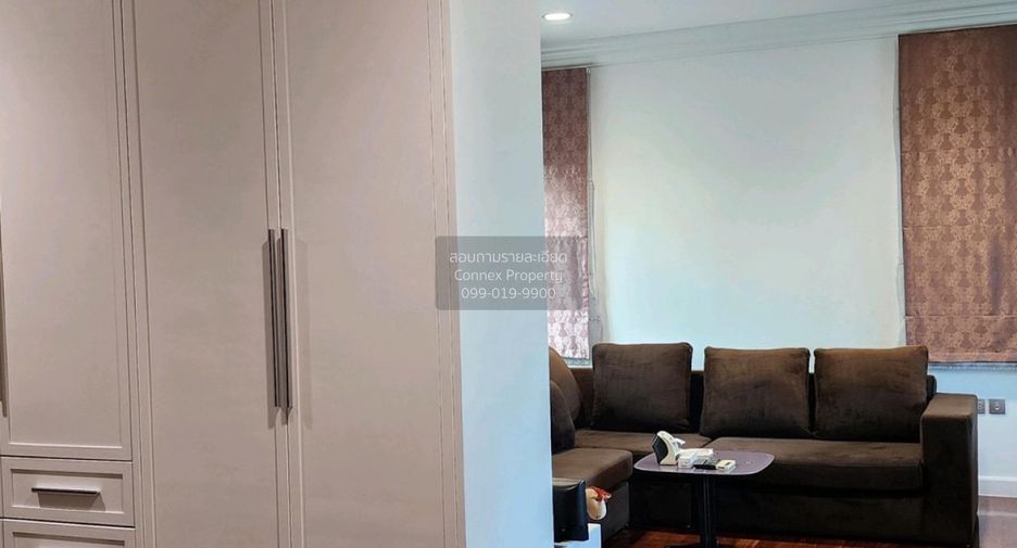 For sale 6 bedrooms house in Phra Khanong, Bangkok