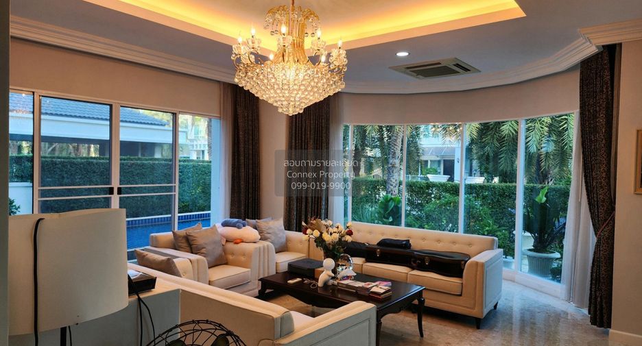For sale 6 bedrooms house in Phra Khanong, Bangkok