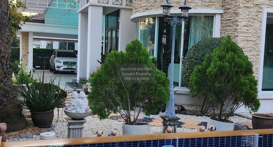 For sale 6 bedrooms house in Phra Khanong, Bangkok