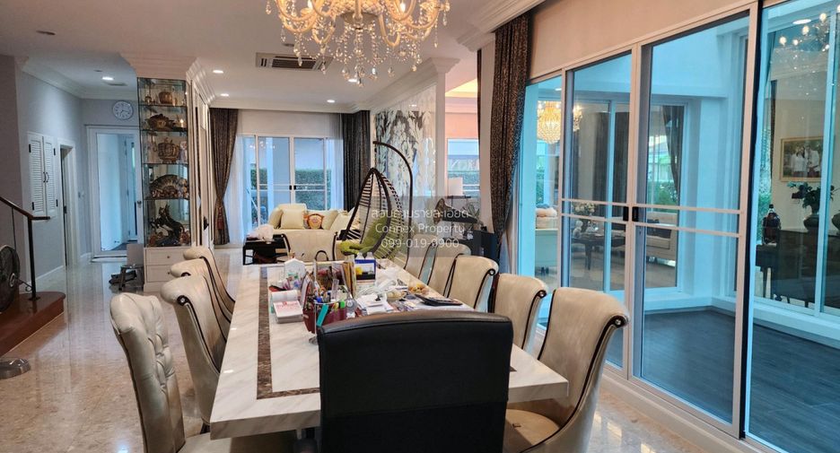 For sale 6 bedrooms house in Phra Khanong, Bangkok