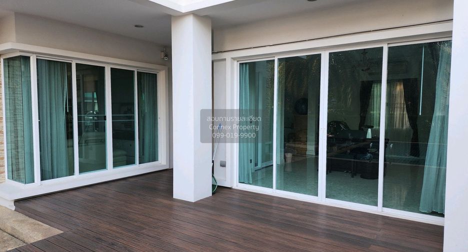 For sale 6 bedrooms house in Phra Khanong, Bangkok