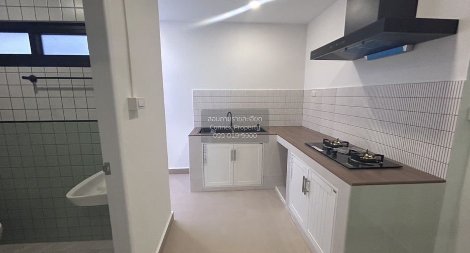 Casa adosada en venta de 3 habitaciones en Pak Kret, Nonthaburi