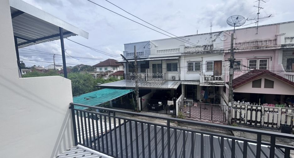 Casa adosada en venta de 3 habitaciones en Pak Kret, Nonthaburi