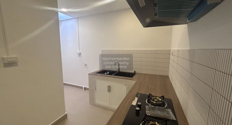 Casa adosada en venta de 3 habitaciones en Pak Kret, Nonthaburi