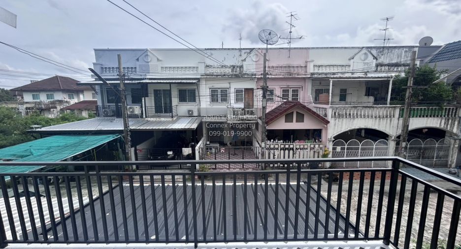 Casa adosada en venta de 3 habitaciones en Pak Kret, Nonthaburi