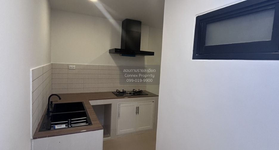 Casa adosada en venta de 3 habitaciones en Pak Kret, Nonthaburi