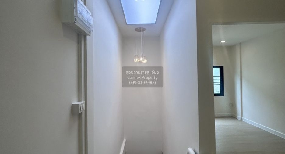 Casa adosada en venta de 3 habitaciones en Pak Kret, Nonthaburi