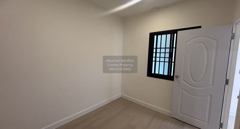 Casa adosada en venta de 3 habitaciones en Pak Kret, Nonthaburi