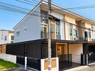À vendre 4 chambres maison de ville à Bang Yai, Nonthaburi