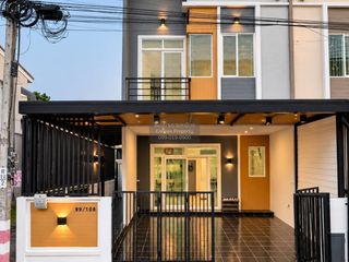 À vendre 4 chambres maison de ville à Bang Yai, Nonthaburi
