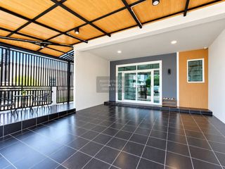 À vendre 4 chambres maison de ville à Bang Yai, Nonthaburi