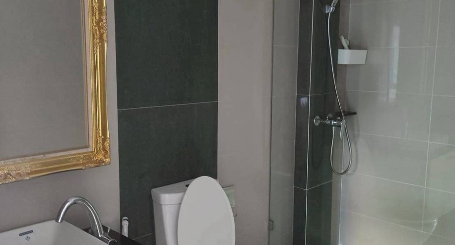 À louer 2 chambres condo à Phra Khanong, Bangkok