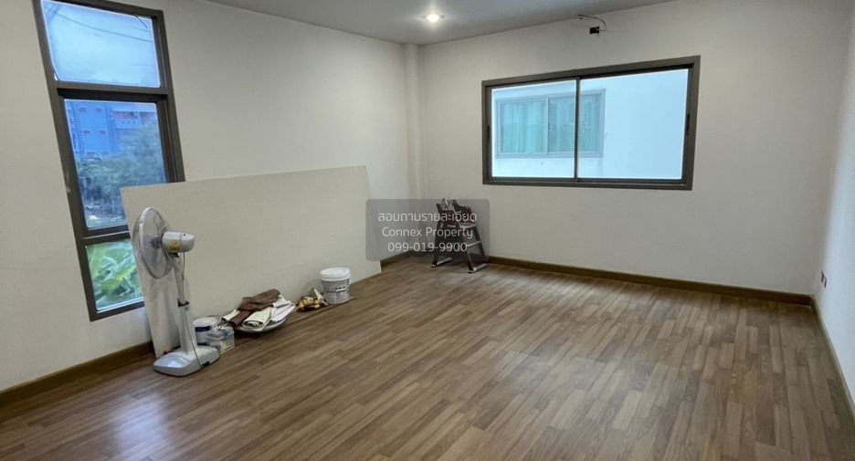 For rent 3 bedrooms townhouse in Pak Kret, Nonthaburi