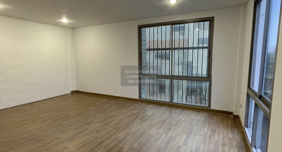 For rent 3 bedrooms townhouse in Pak Kret, Nonthaburi