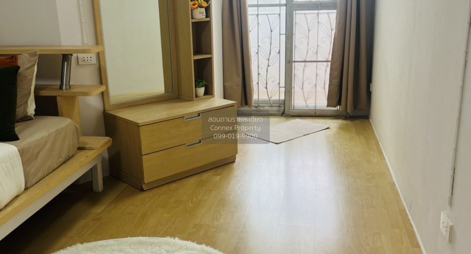 For rent 2 bedrooms condo in Din Daeng, Bangkok
