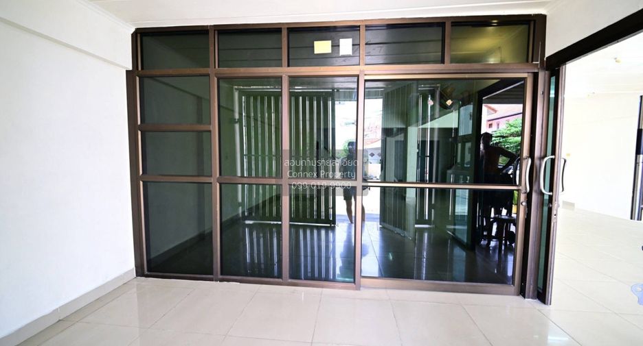 For rent 2 bedrooms retail Space in Bang Khun Thian, Bangkok