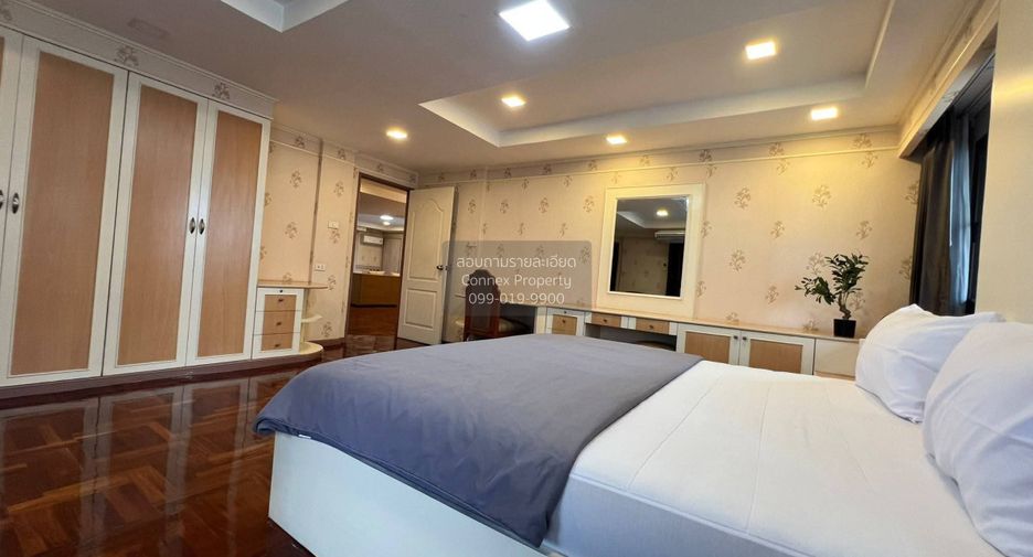 For rent 3 bedrooms condo in Watthana, Bangkok