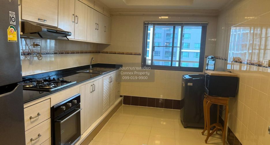 For rent 3 bedrooms condo in Watthana, Bangkok