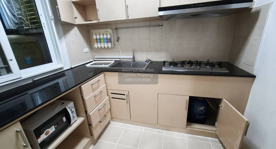 For rent 3 bedrooms townhouse in Chom Thong, Bangkok