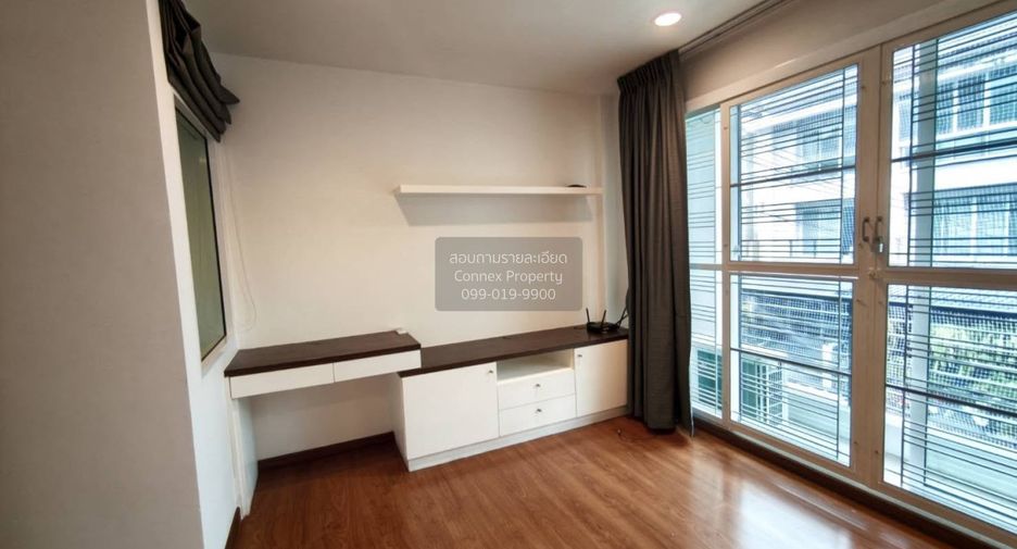 For rent 3 bedrooms townhouse in Chom Thong, Bangkok