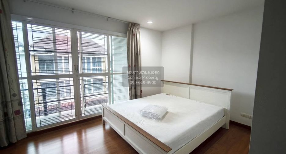 For rent 3 bedrooms townhouse in Chom Thong, Bangkok