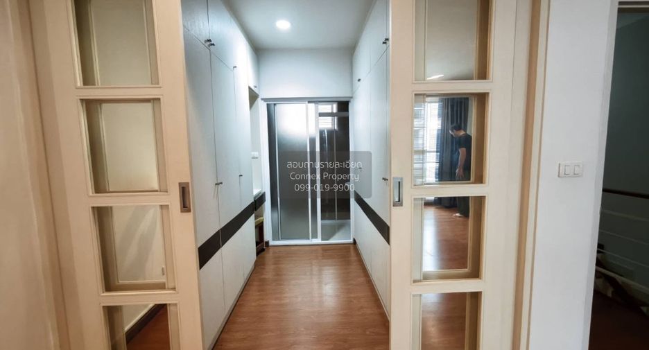 For rent 3 bedrooms townhouse in Chom Thong, Bangkok