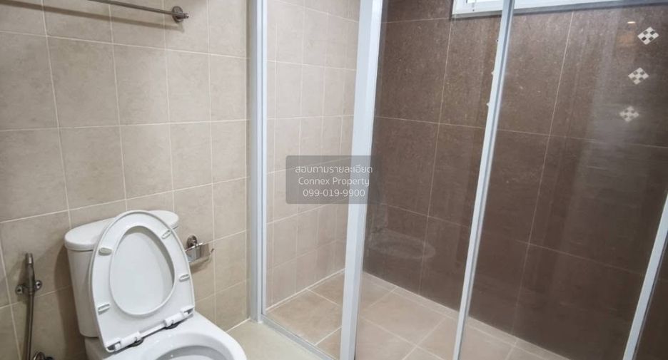 For rent 3 bedrooms townhouse in Chom Thong, Bangkok