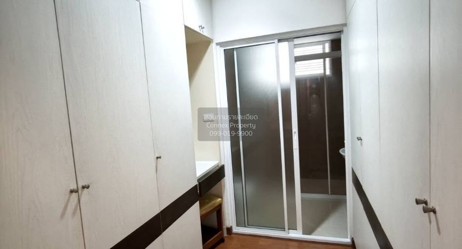 For rent 3 bedrooms townhouse in Chom Thong, Bangkok