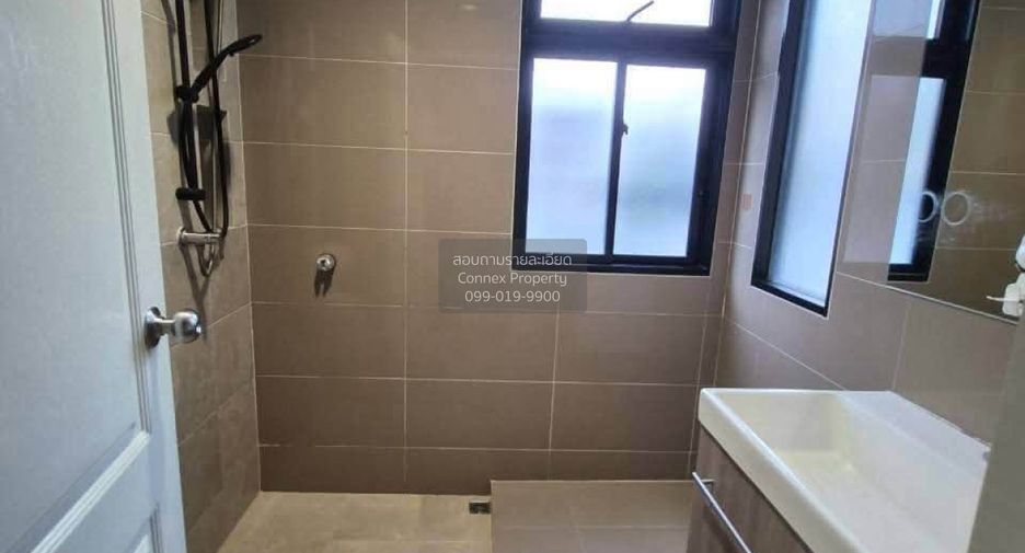For rent 3 bedrooms townhouse in Phasi Charoen, Bangkok