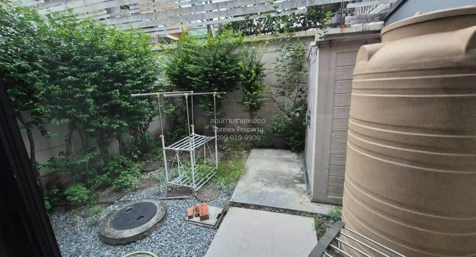 For rent 3 bedrooms townhouse in Phasi Charoen, Bangkok