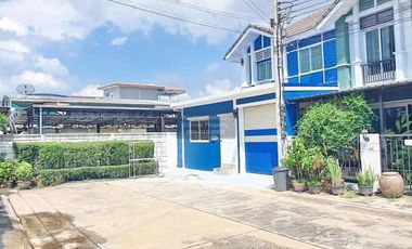 For rent 3 bedrooms townhouse in Bang Khun Thian, Bangkok
