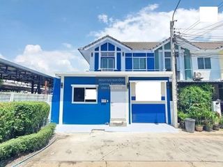 For rent 3 bedrooms townhouse in Bang Khun Thian, Bangkok